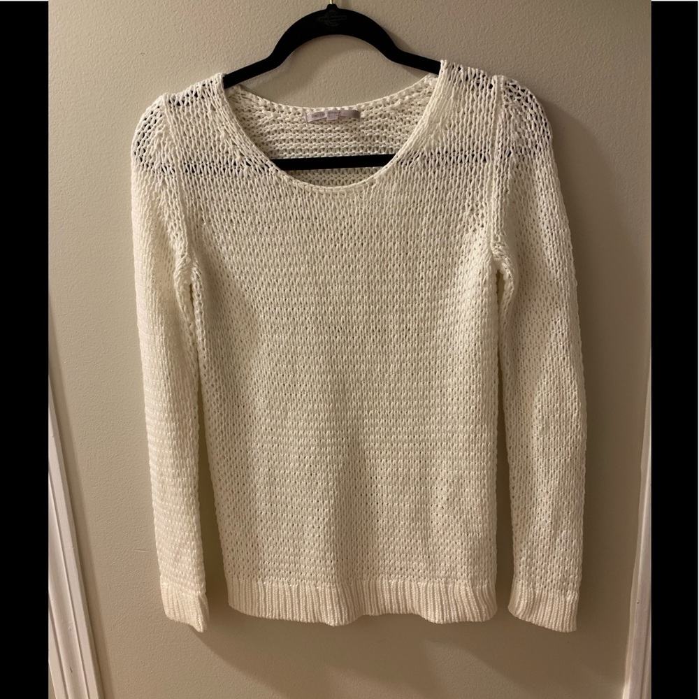 white wide stitch gap sweater